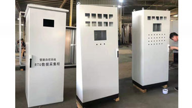 仿威圖柜是方便用戶配電系統的設備，它能夠方便有序的進行配電控制，及時排除隱患，避免事故的發生，一般的仿威圖柜是對電壓、電流、頻率、有用功率、無用功率、電能、諧波等電力品質做監控。而高壓仿威圖柜是用于電力系統發電、輸電、配電、電能轉換和消耗中起通斷、控制或保護等作用。除此之外，仿威圖機柜是按電氣接線要求將開關設備、測量儀表、保護電路和輔助設備組裝在封閉或半封閉的金屬柜總或屏幅上，構成低壓配電裝置。 而人們口中所說的控制柜、仿威圖柜還有動力柜，原則上是同一個事物，只是說法不同還有外表不同，一般配電箱是比較小的，兩種則是立體型的。以下仿威圖柜的七大特點,這也是你選用仿威圖柜的動力所在。